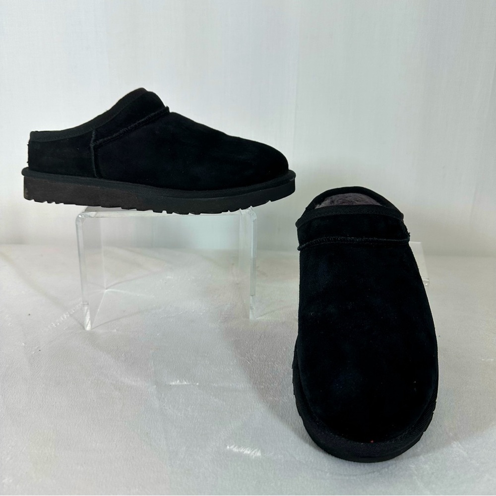 UGG 🎀 Classic plush slippers sz 8✔️